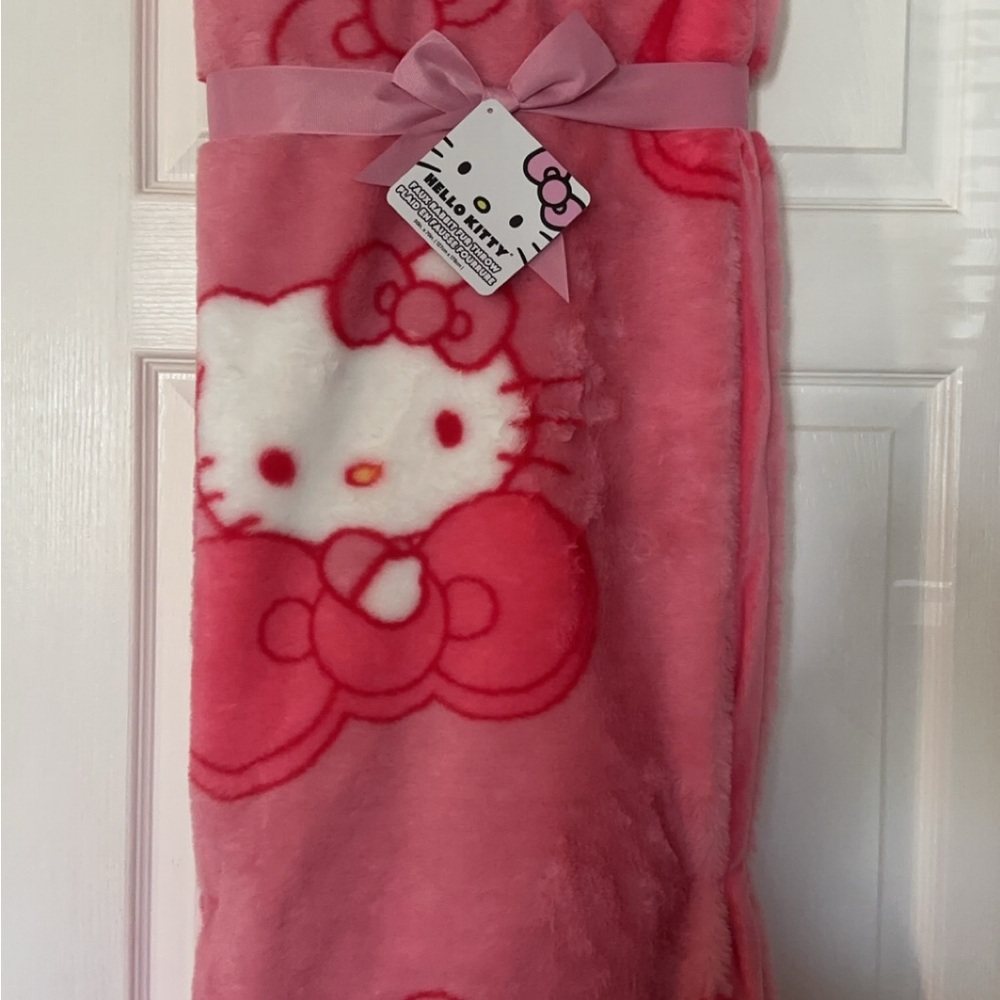 Hello Kitty Pink Bow Blanket